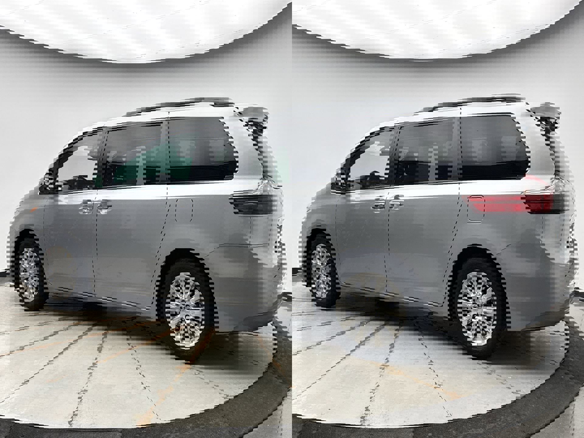 Used 2015 Toyota Sienna Limited Premium FWD image 3