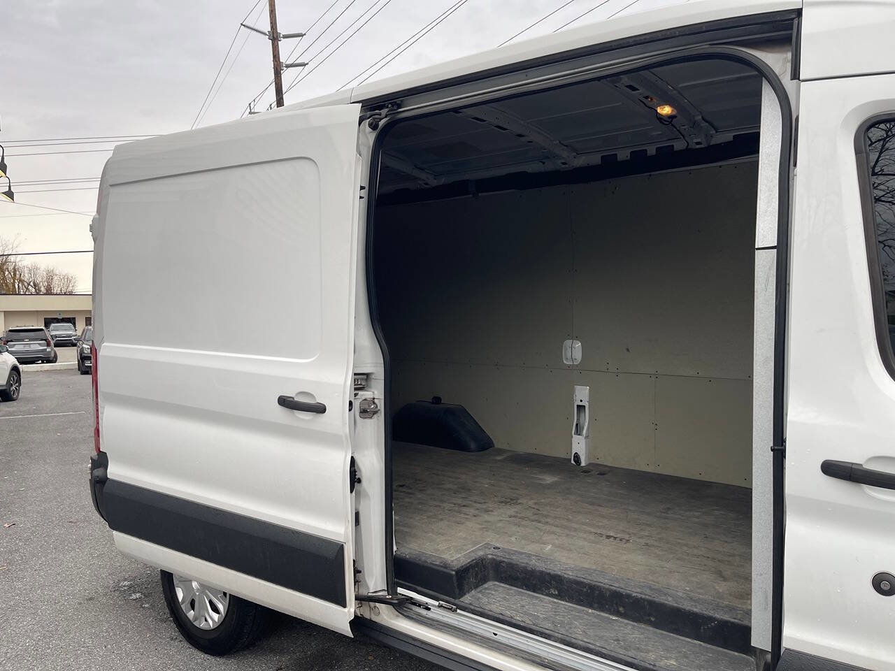 Used 2015 Ford Transit 250 148 Medium Roof image 18
