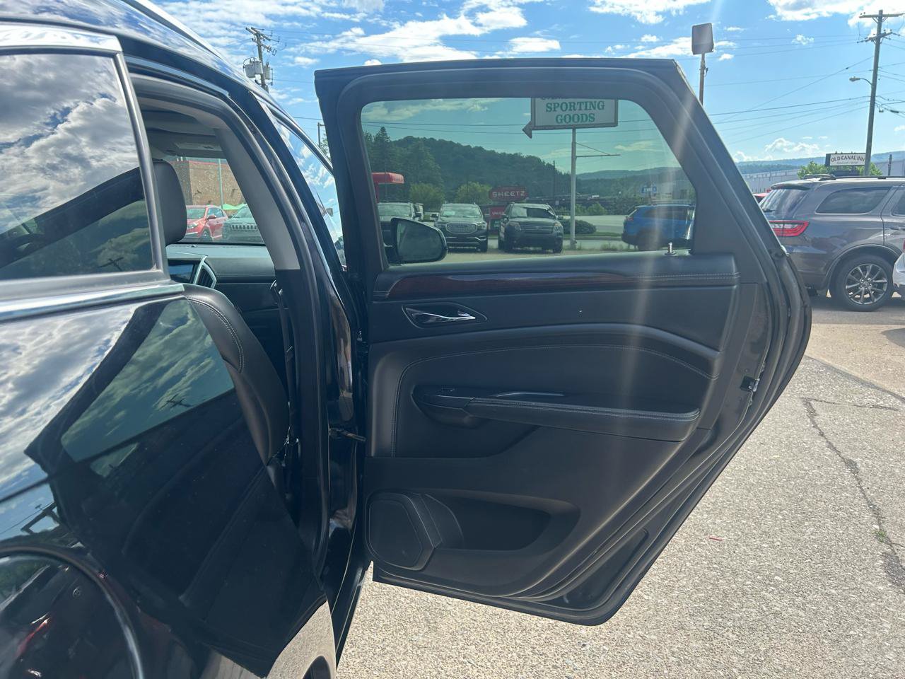 Used 2016 Cadillac SRX Luxury AWD/4WD image 37