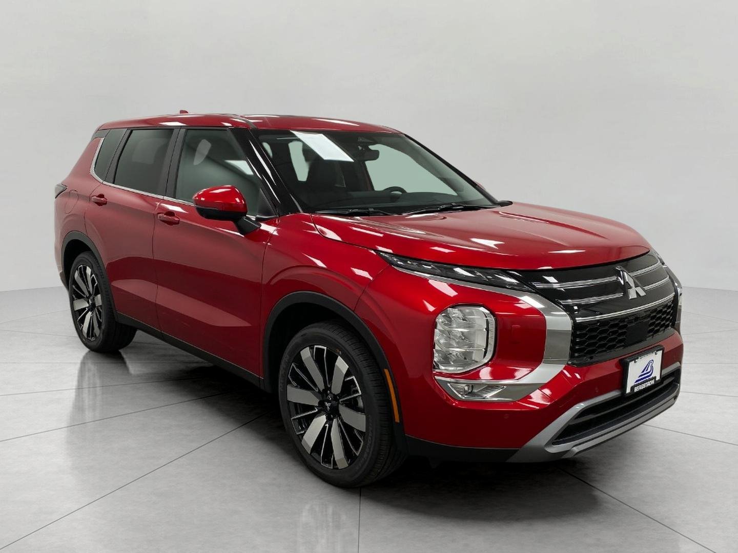 New 2025 Mitsubishi Outlander SE image 1