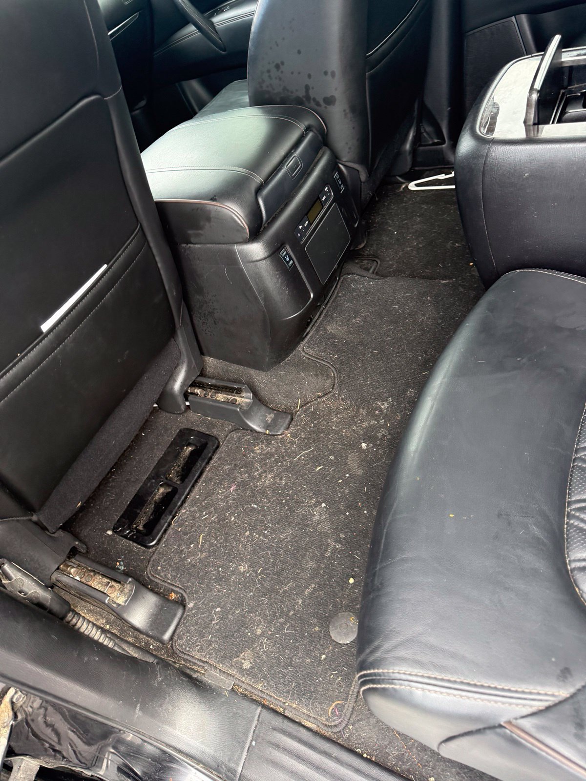 Used 2021 Nissan Armada Platinum w/ Captain's Chairs Package AWD/4WD image 4
