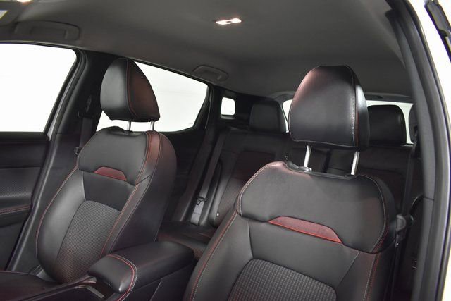 Certified 2025 Nissan Kicks SR image 10