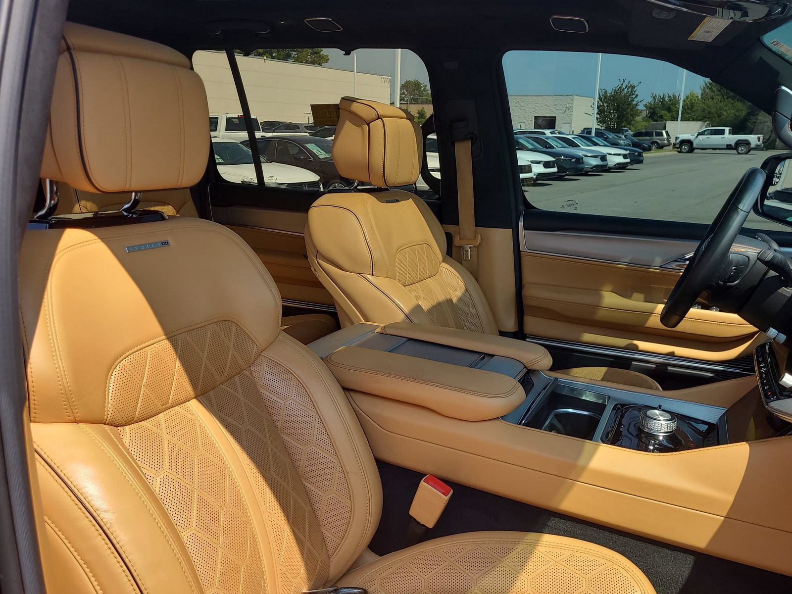 Used 2022 Jeep Grand Wagoneer Series III AWD/4WD image 23