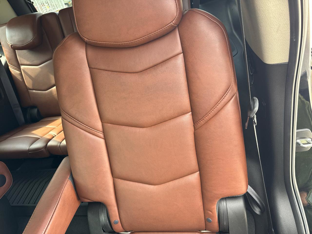 Used 2018 Cadillac Escalade Premium Luxury AWD/4WD image 31