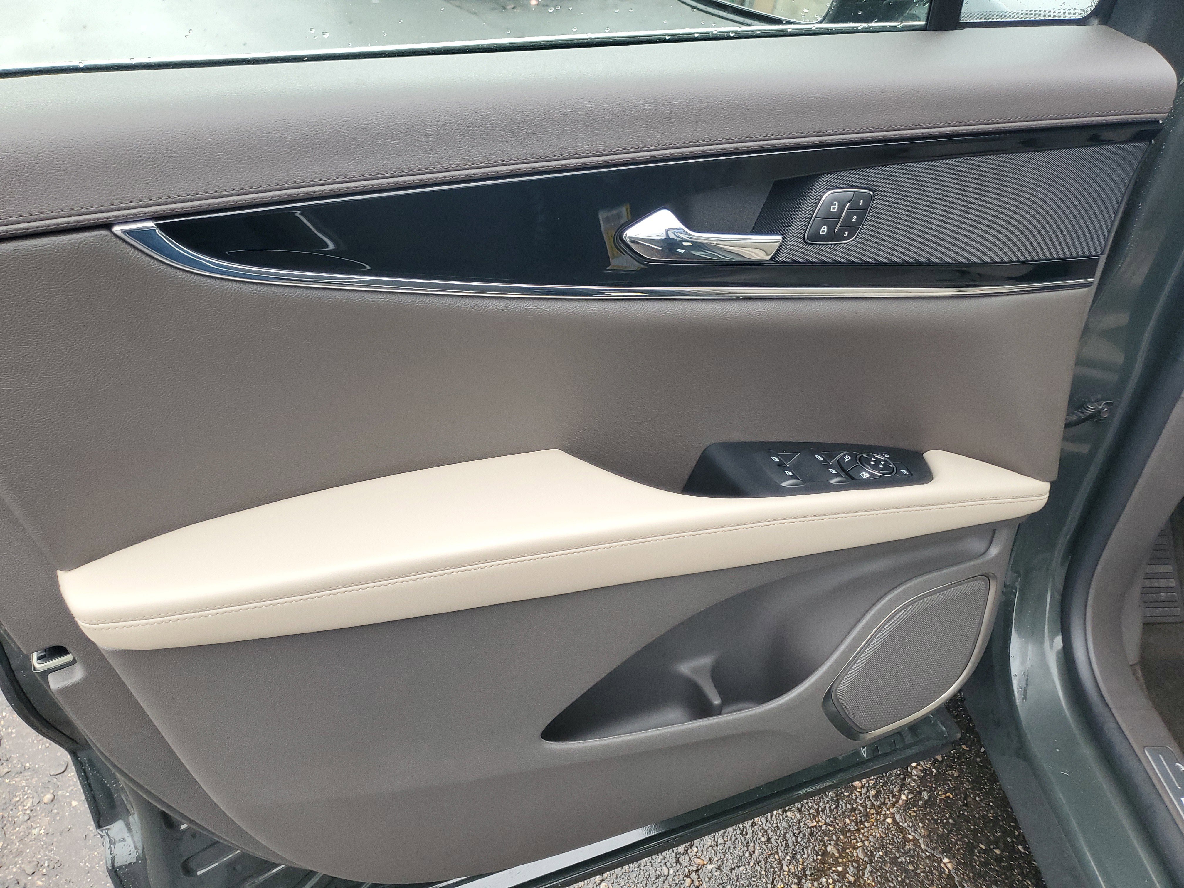 Certified 2023 Lincoln Nautilus Reserve image 10