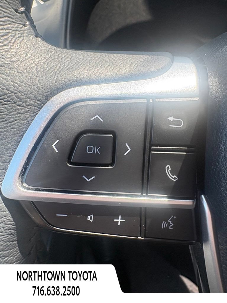 Used 2025 Toyota Sienna XLE w/ XLE Plus Package FWD image 24