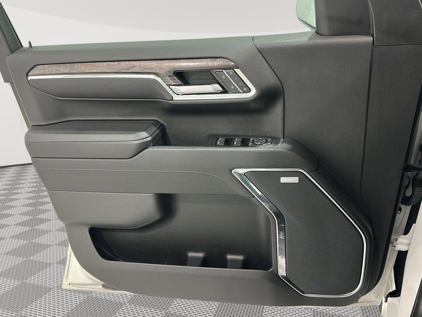 Used 2023 Chevrolet Silverado 1500 LTZ image 19