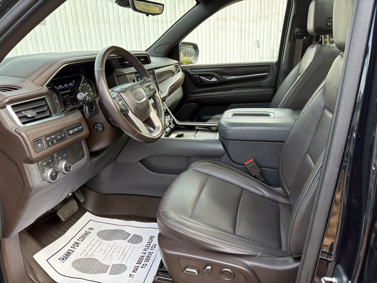 Used 2021 GMC Yukon XL Denali w/ Denali Premium Package AWD/4WD image 19