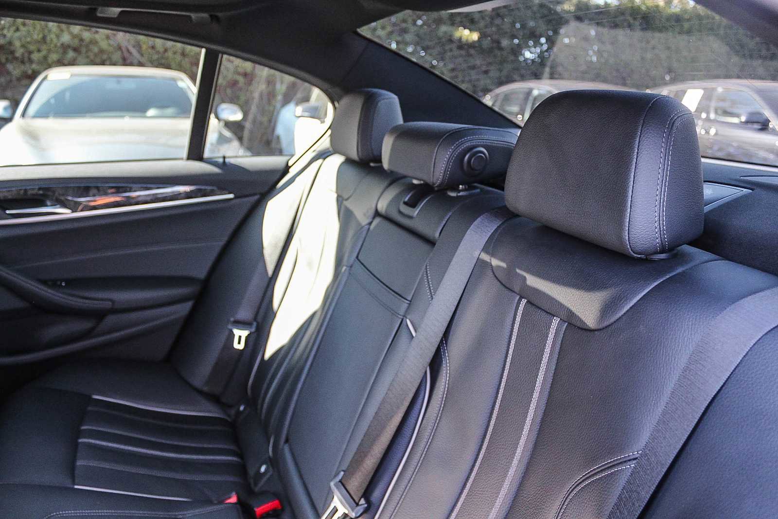 Used 2023 BMW 530e 530e w/ M Sport Package image 30