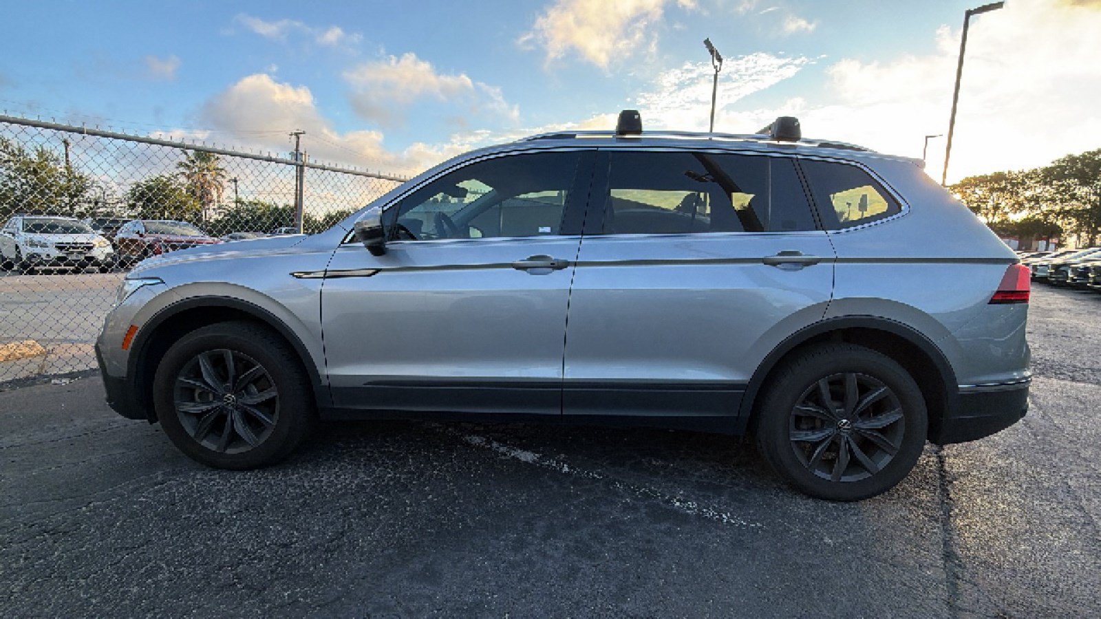 Used 2023 Volkswagen Tiguan SE FWD image 15