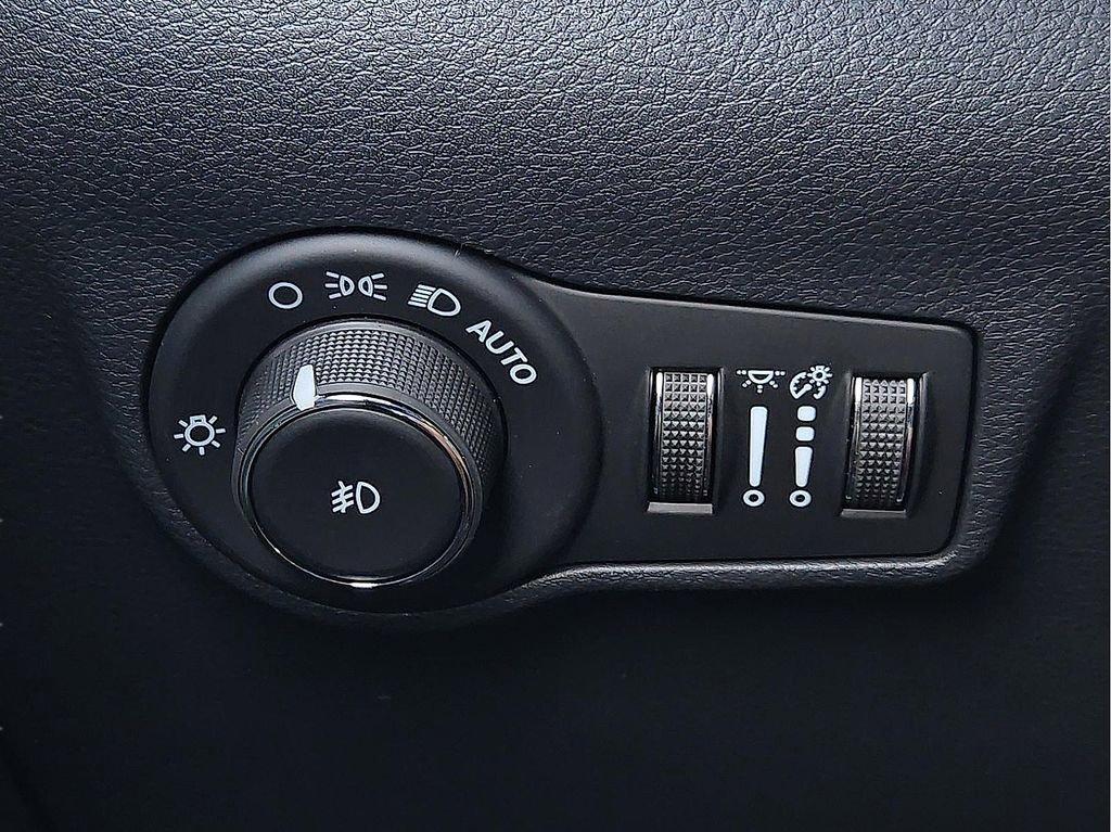 Used 2026 Jeep Compass Limited AWD/4WD image 34