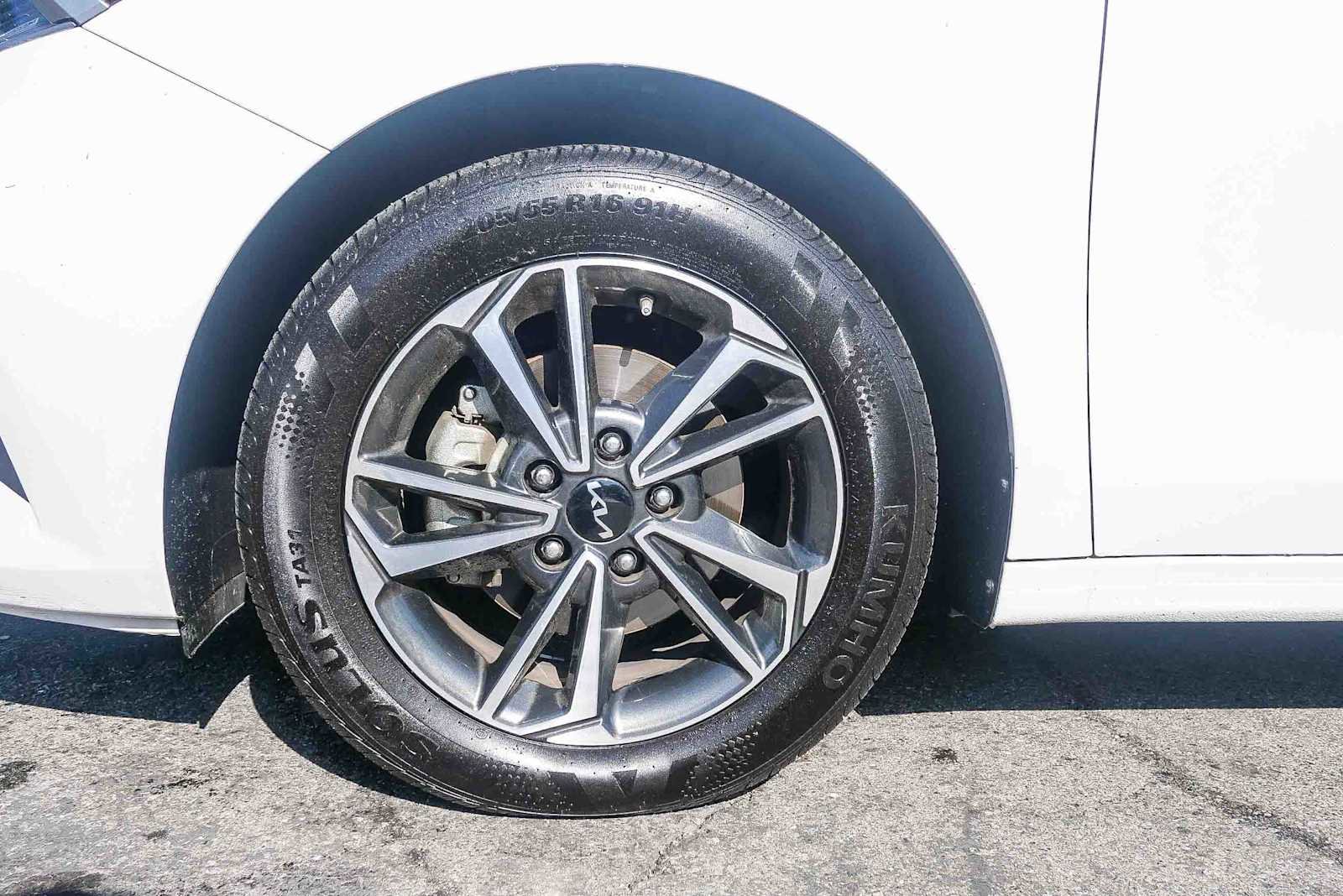 Used 2023 Kia Forte LXS w/ LXS Technology Package image 9