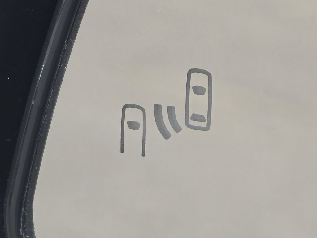 Used 2020 Toyota RAV4 XLE Premium image 8