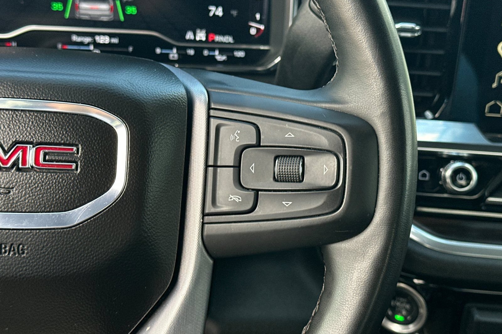 Used 2025 GMC Sierra 1500 SLT AWD/4WD image 32