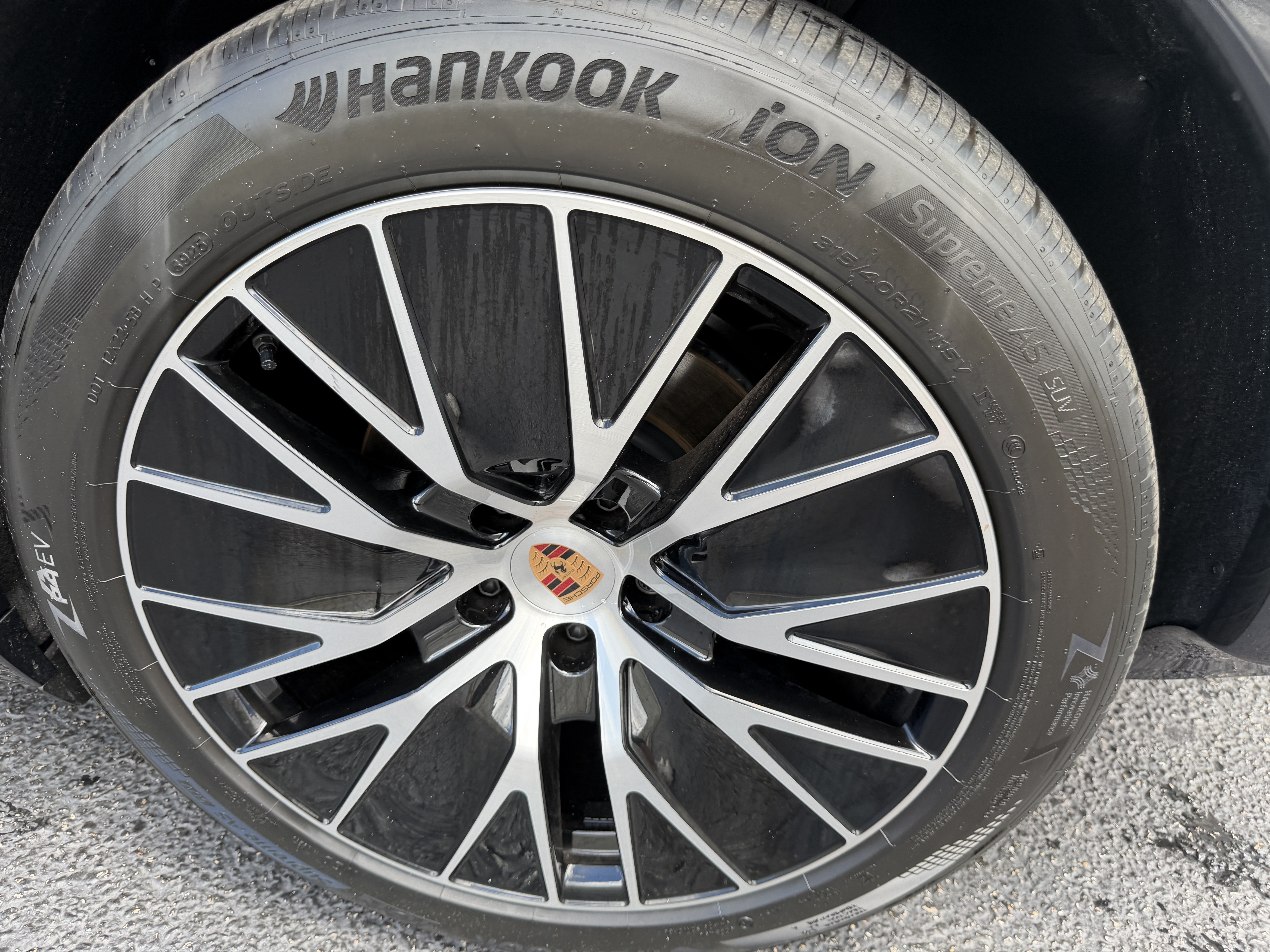 New 2026 Porsche Cayenne Electric AWD/4WD image 9