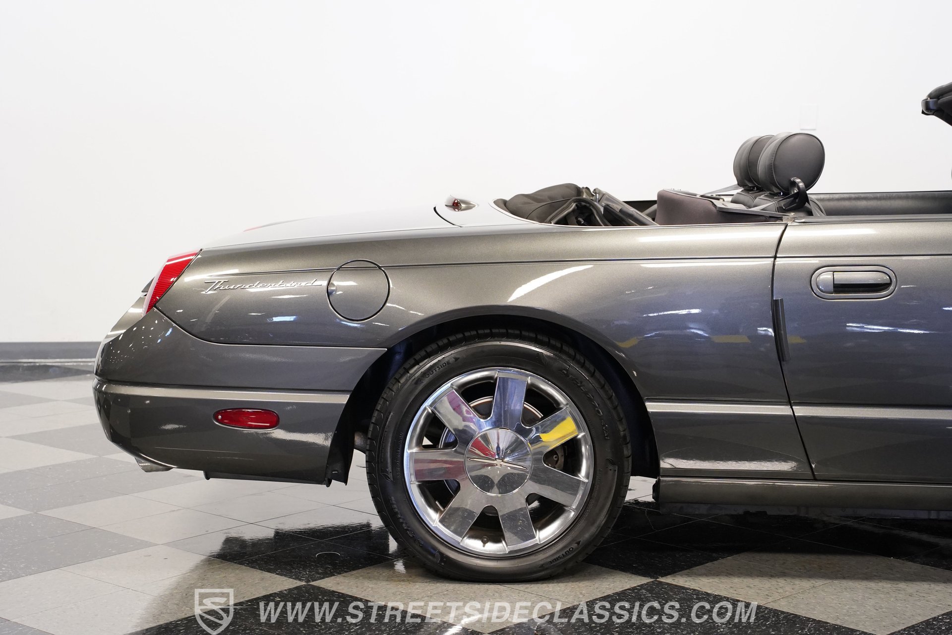 Used 2003 Ford Thunderbird image 30