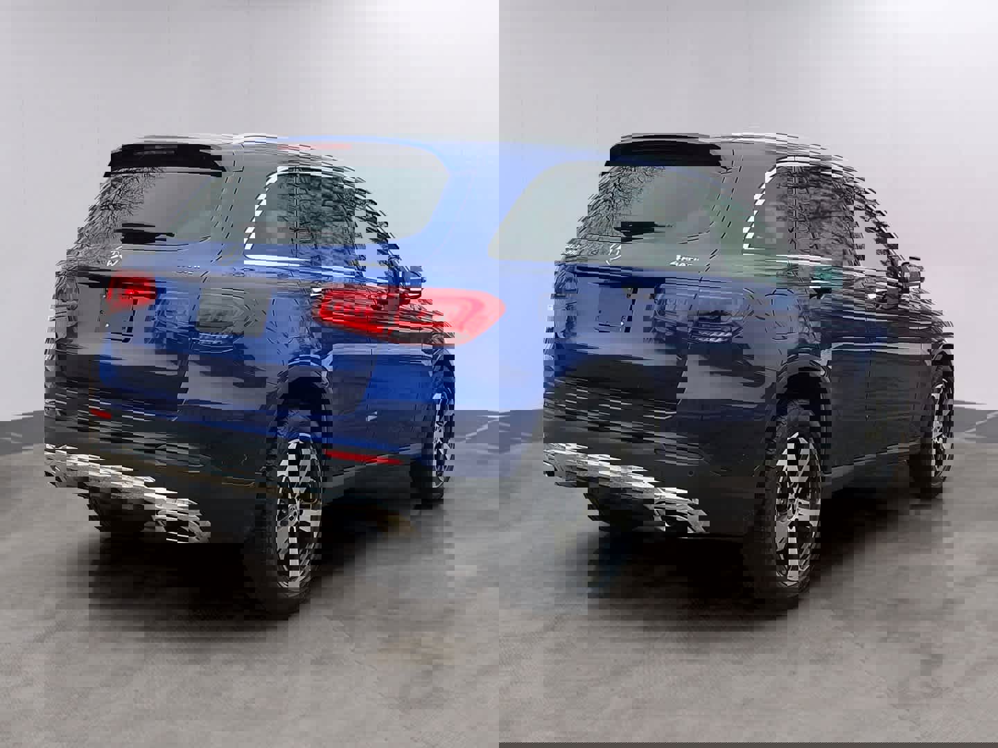 Used 2021 Mercedes-Benz GLC 300 4MATIC image 4