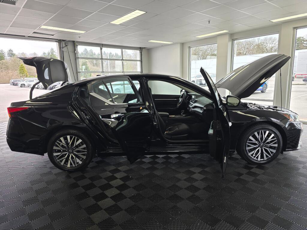 Used 2023 Nissan Altima 2.5 SV FWD image 17