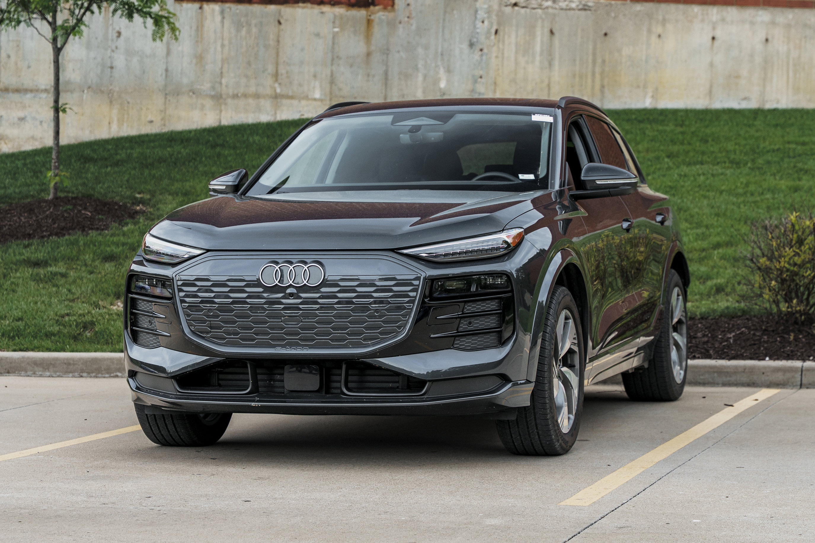 Used 2025 Audi Q6 e-tron Premium Plus w/ Premium Plus AWD/4WD image 7