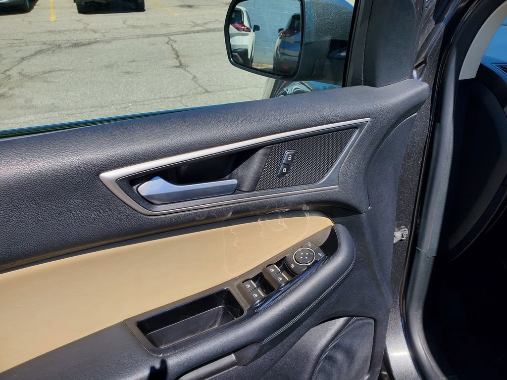 Used 2020 Ford Edge SEL w/ Convenience Package AWD/4WD image 16