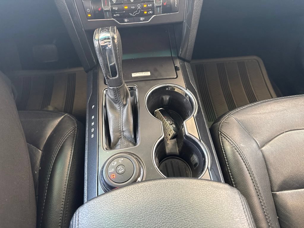Used 2016 Ford Explorer XLT w/ Equipment Group 202A AWD/4WD image 27