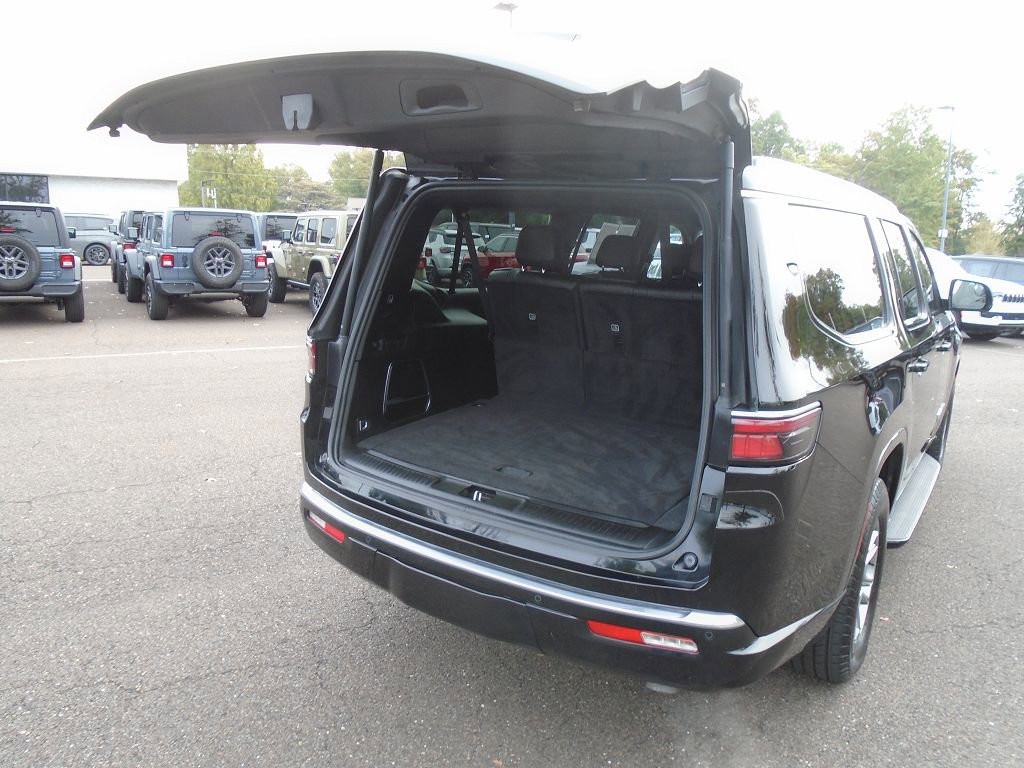 Used 2024 Jeep Wagoneer L Base image 19