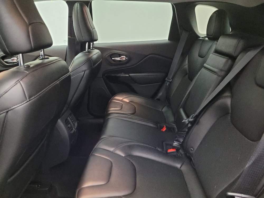 Used 2019 Jeep Cherokee Latitude Plus AWD/4WD image 18