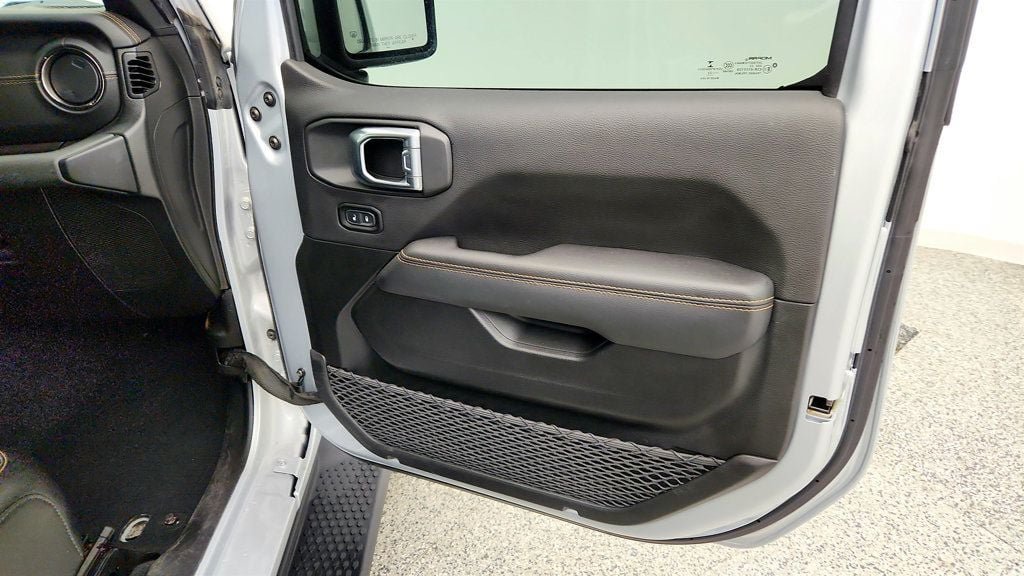 Used 2022 Jeep Wrangler Unlimited Sahara AWD/4WD image 26