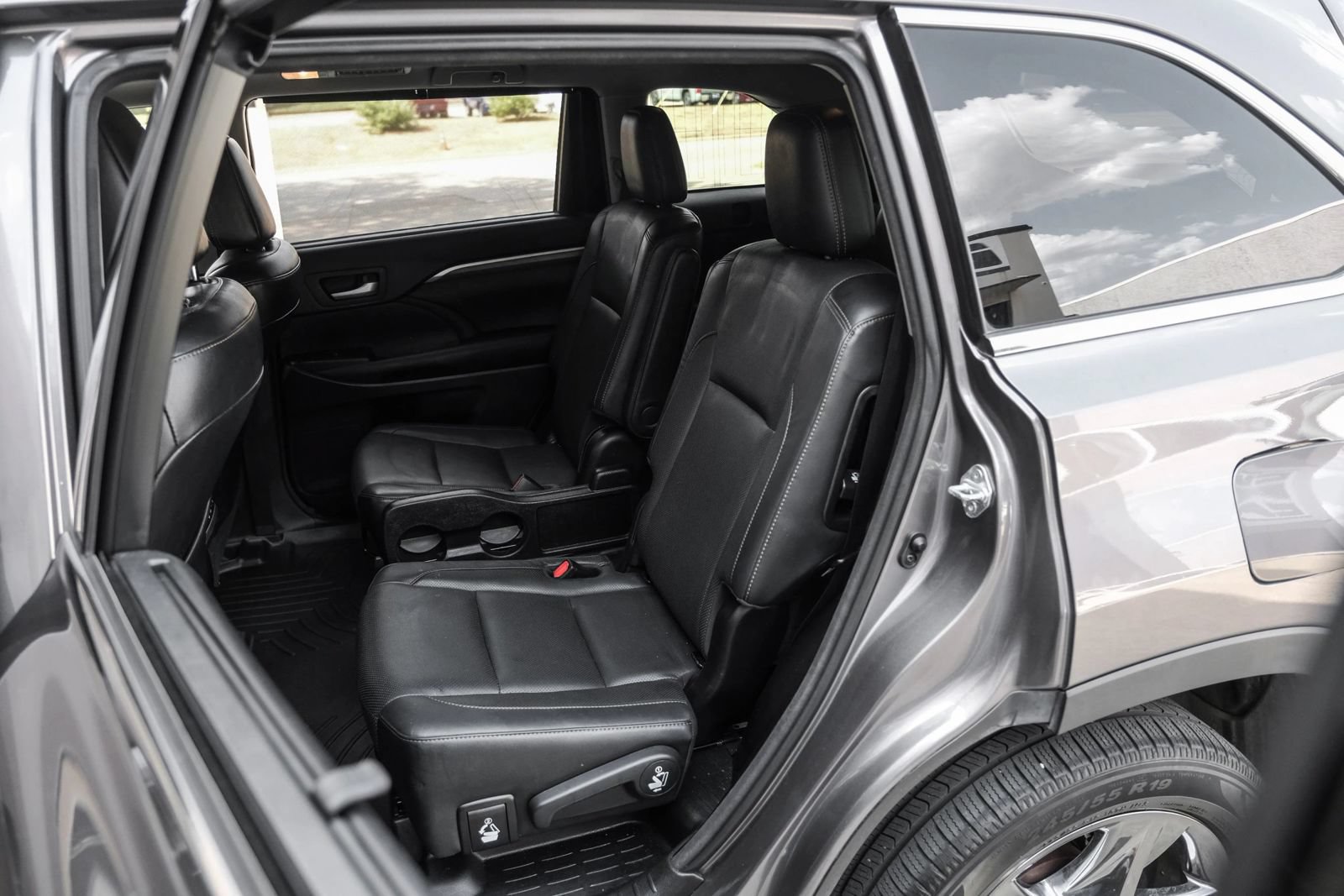 Used 2017 Toyota Highlander Limited Platinum FWD image 37