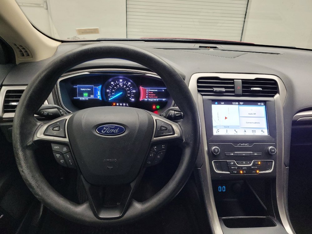 Used 2019 Ford Fusion SE FWD image 22