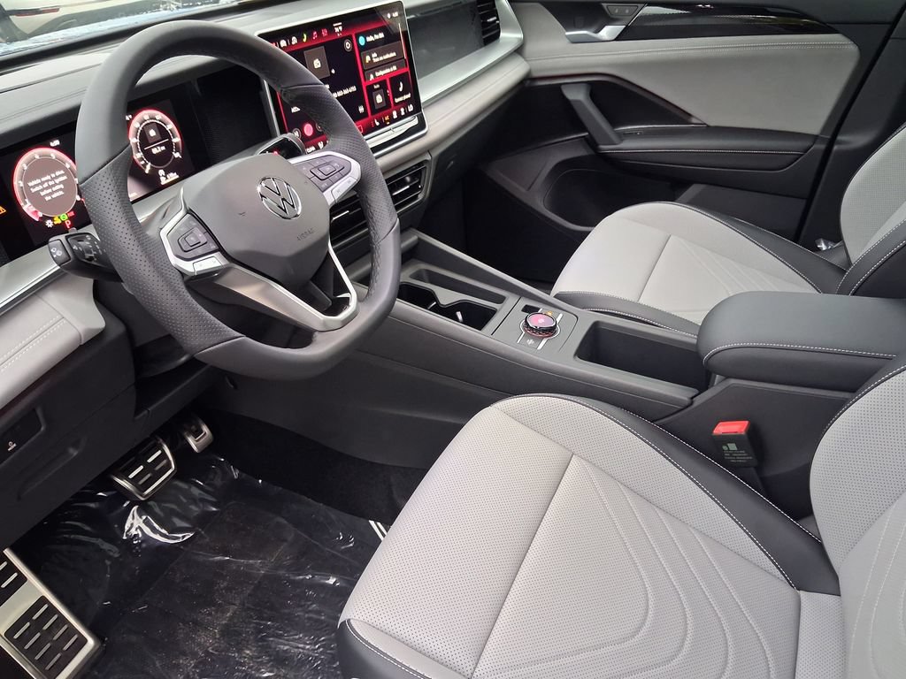New 2026 Volkswagen Tiguan SE R-Line FWD image 6