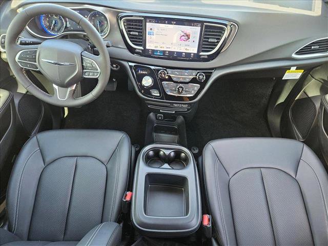 New 2025 Chrysler Voyager LX image 14
