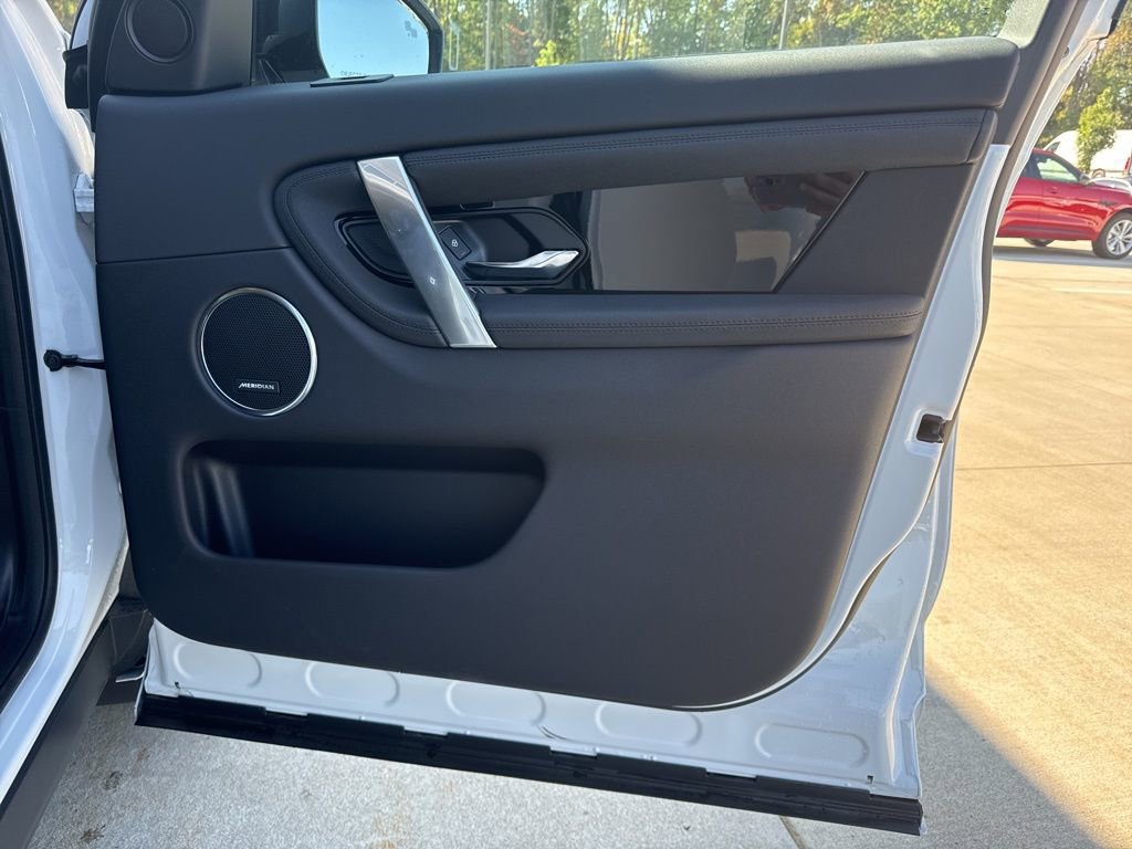 Used 2024 Land Rover Discovery Sport S image 15