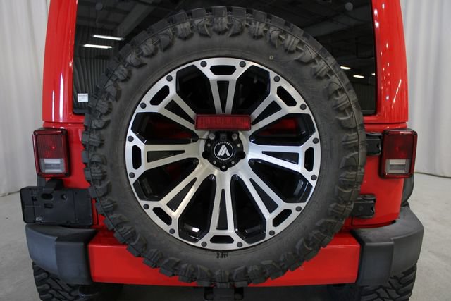 Used 2018 Jeep Wrangler Unlimited Sahara AWD/4WD image 34