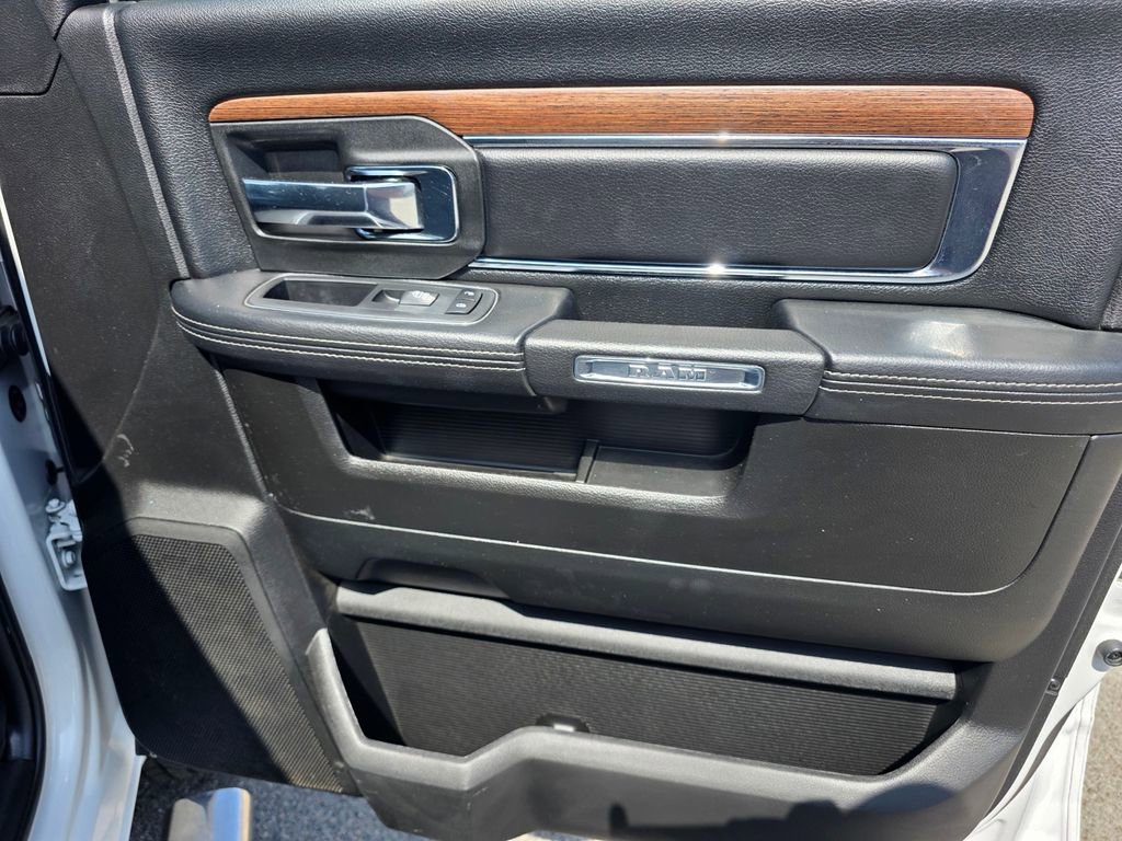 Used 2018 RAM 3500 Laramie w/ Convenience Group AWD/4WD image 25