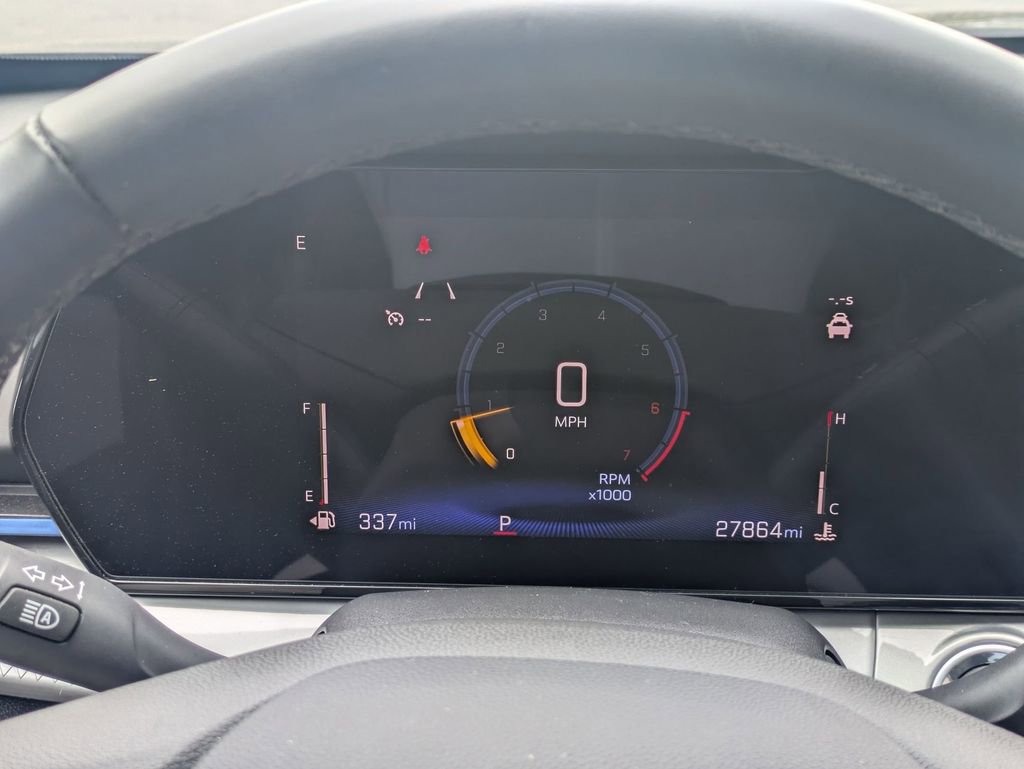 Used 2025 Chevrolet Trax LT w/ LT Convenience Package FWD image 15