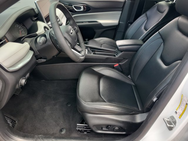 Used 2025 Jeep Compass Limited AWD/4WD image 5