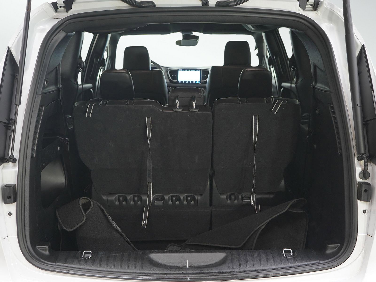 Used 2023 Chrysler Pacifica Touring-L w/ S Appearance Package AWD/4WD image 9