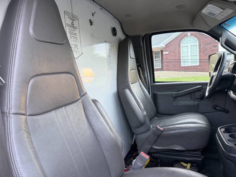 Used 2018 GMC Savana 3500 Extended w/ Driver Convenience Package RWD image 18