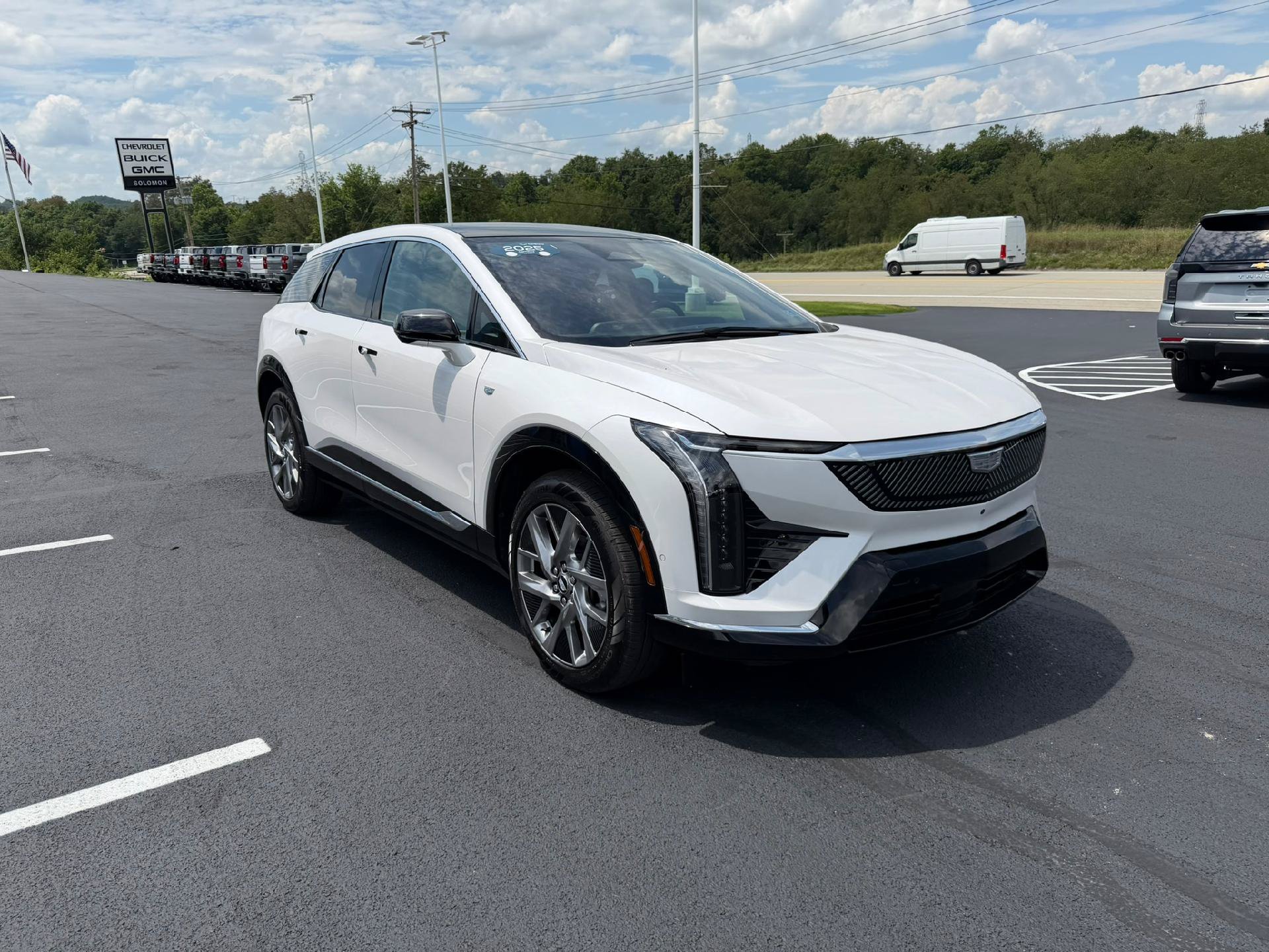 Certified 2025 Cadillac Optiq Luxury 1 AWD/4WD image 8