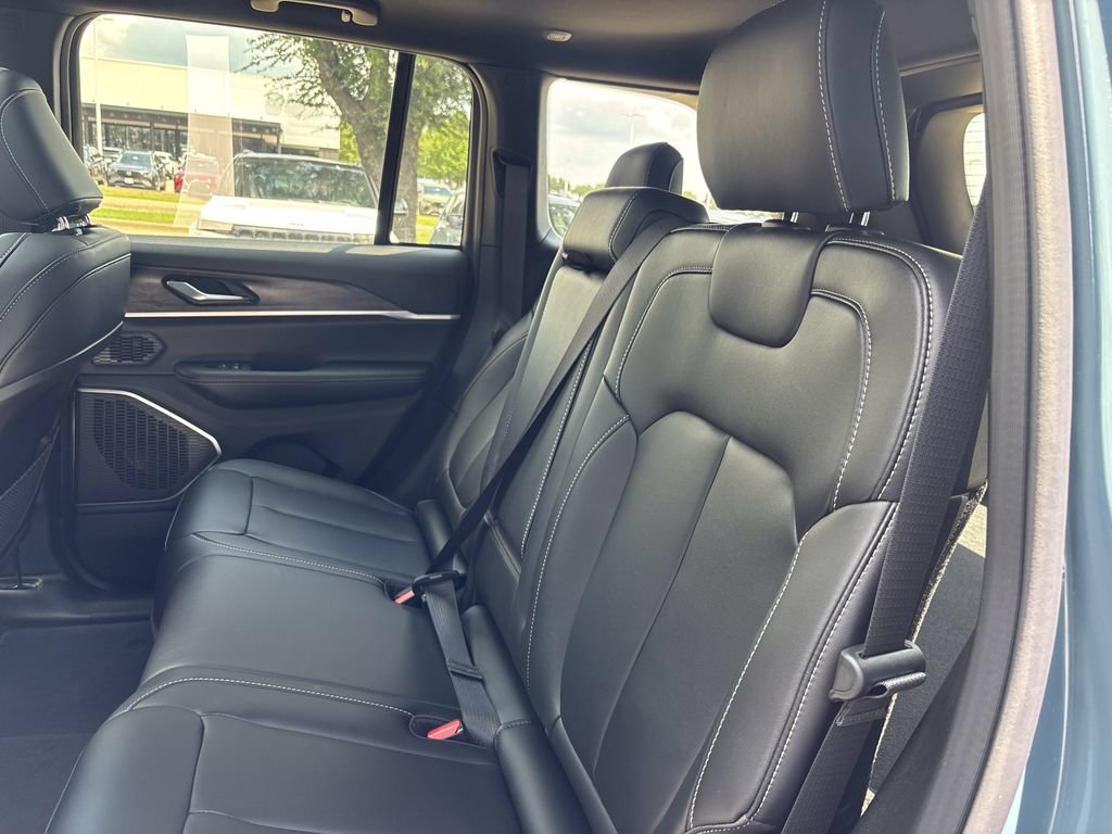 New 2026 Jeep Grand Cherokee Limited w/ Limited Altitude Package AWD/4WD image 19