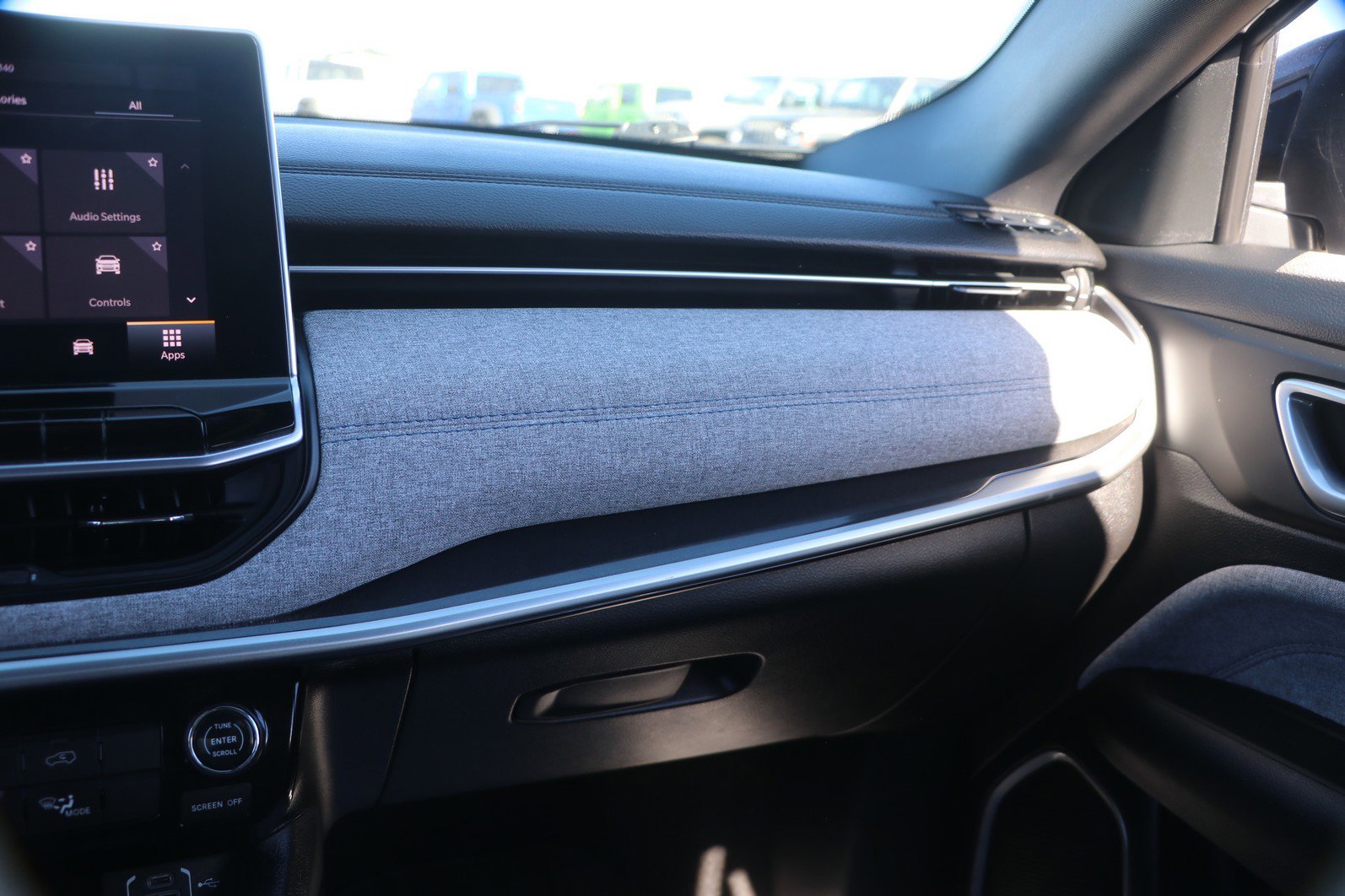 Used 2024 Jeep Compass Latitude image 27