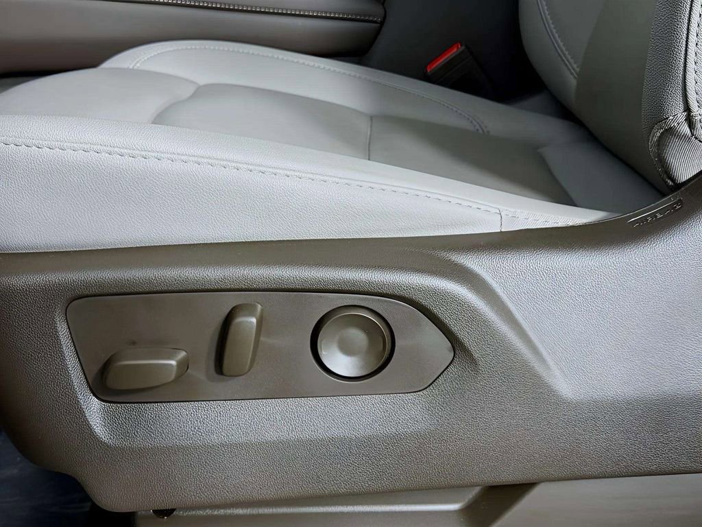 Used 2025 Chevrolet Tahoe Z71 w/ Comfort Package image 18