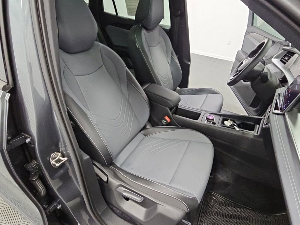 Used 2025 Volkswagen Tiguan SE R-Line FWD image 36