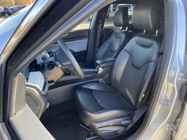 Used 2024 Jeep Compass Latitude image 17