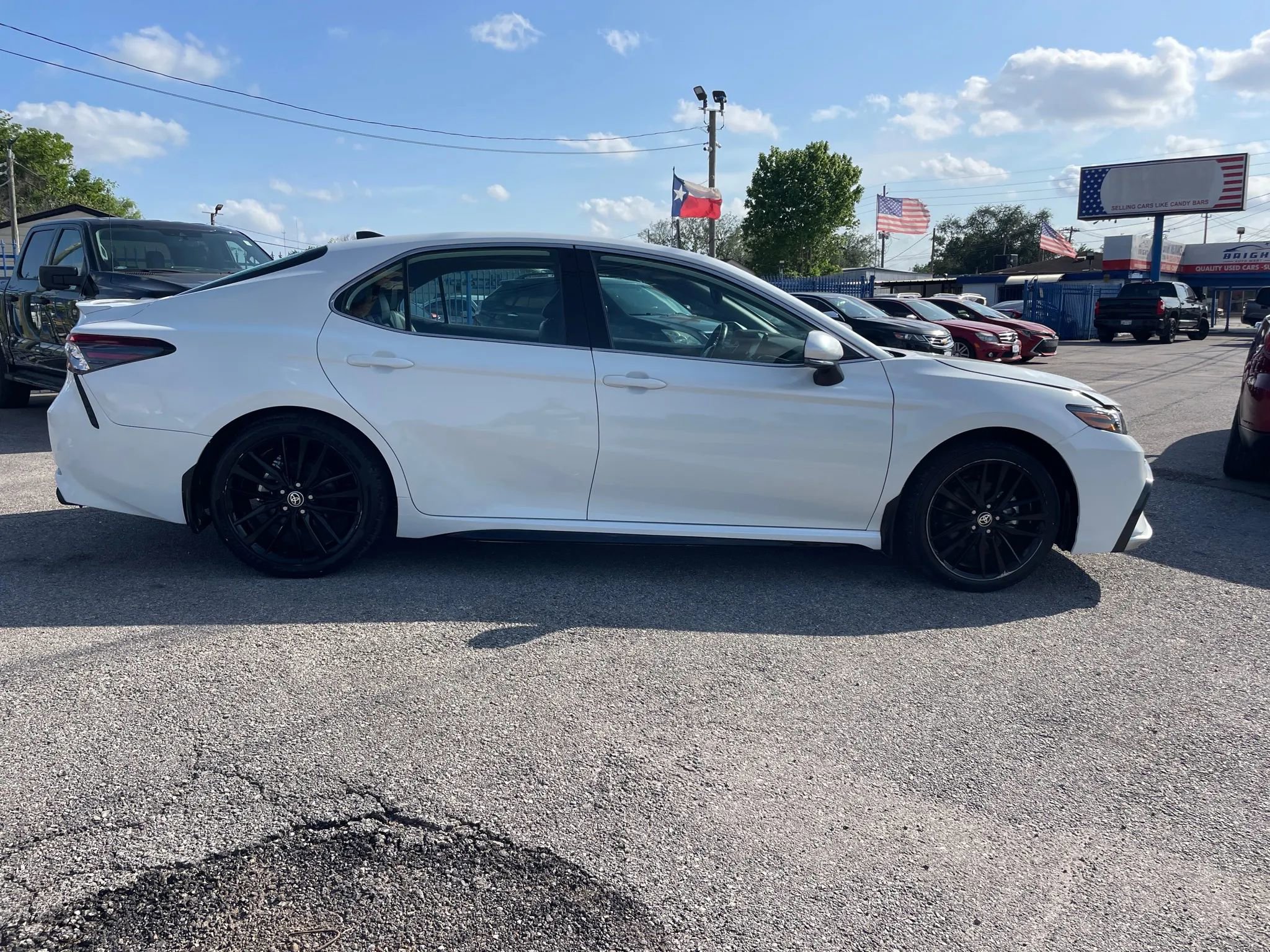 Used 2021 Toyota Camry XSE w/ Carpet Mat Package (TMS) image 4