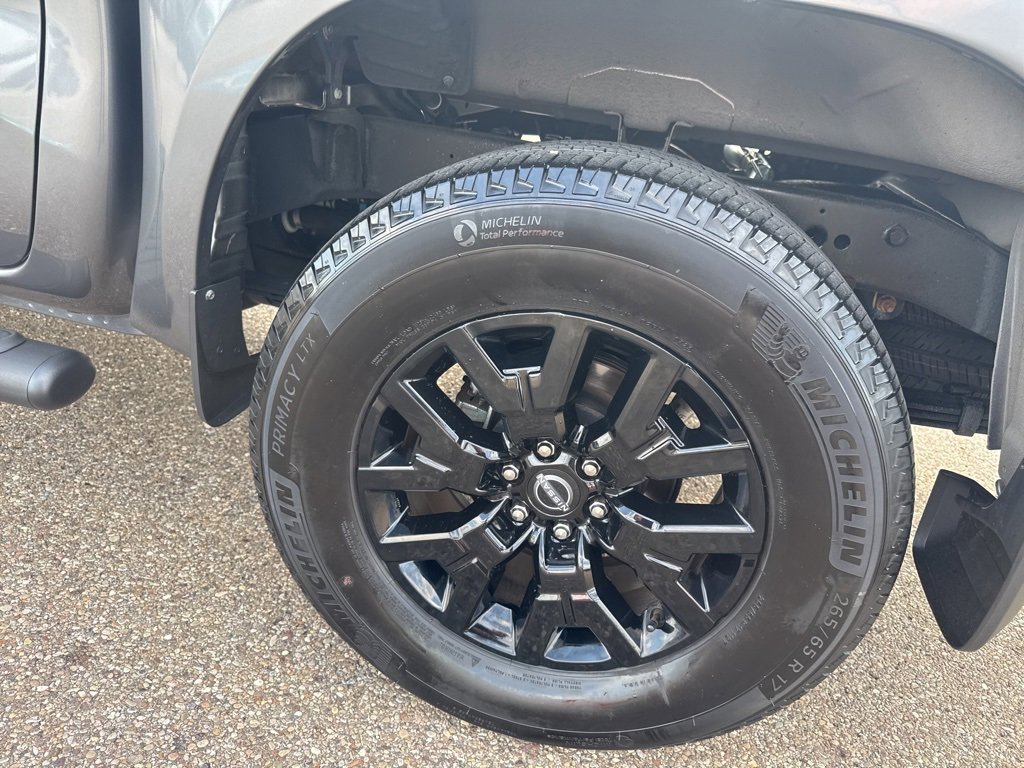 Used 2023 Nissan Frontier SV w/ Midnight Edition Package image 11