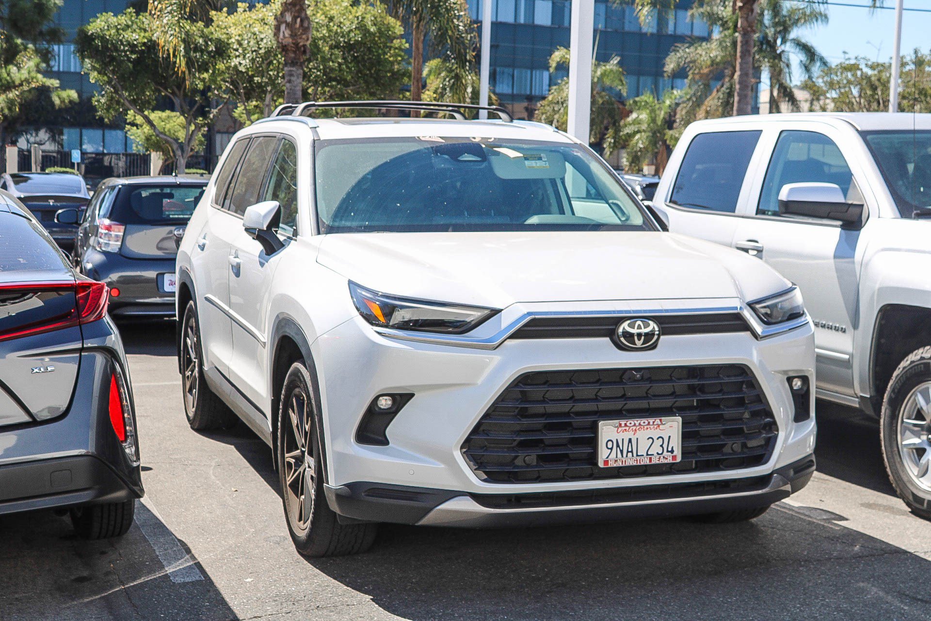 Used 2024 Toyota Grand Highlander AWD image 3
