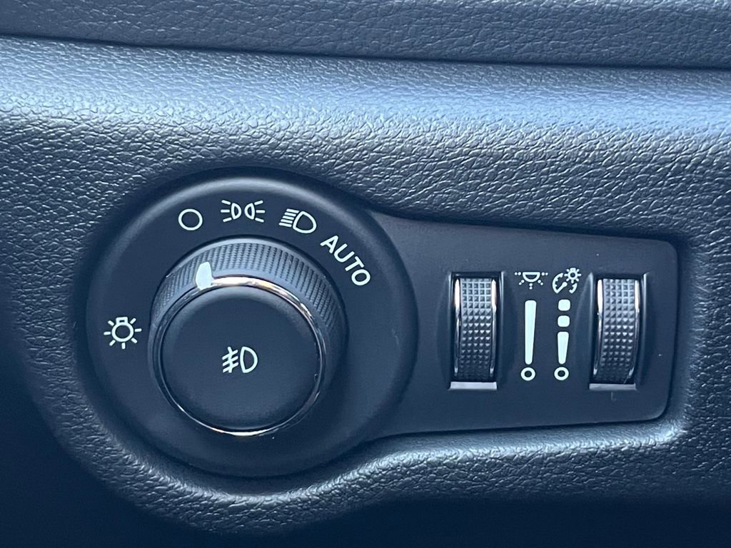 New 2026 Chrysler Pacifica Select image 12