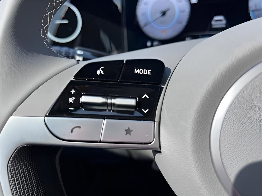 Used 2025 Hyundai Elantra SEL image 25